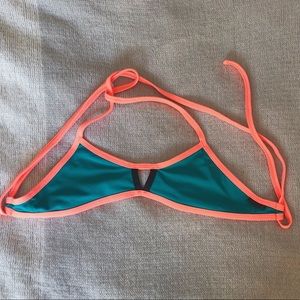 Color block Jolyn Vent Top